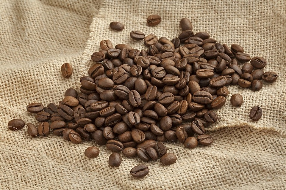 pngtree-roasted-malabar-coffee-beans-from-india-on-a-jute-bag-photo-image_3083750 Daftar 10 Jenis Kopi di Indonesia, Nomor 3 Termahal di Dunia